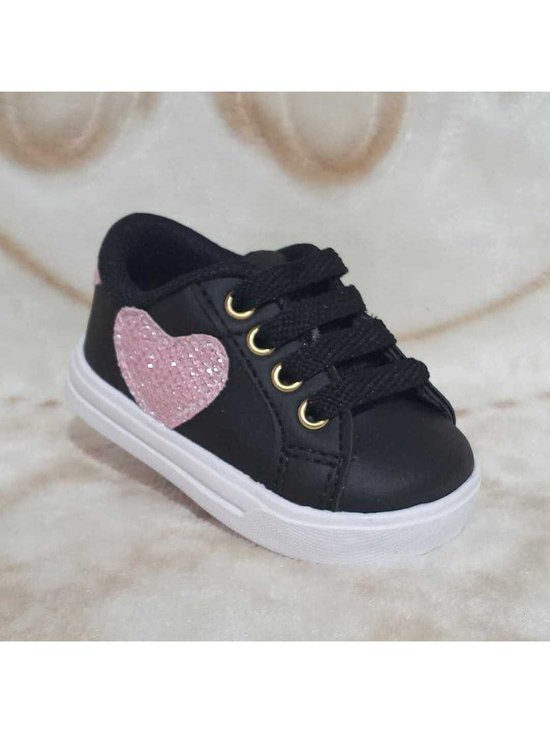 Tênis para bebê preto ou branco com coração rosa menina infantil