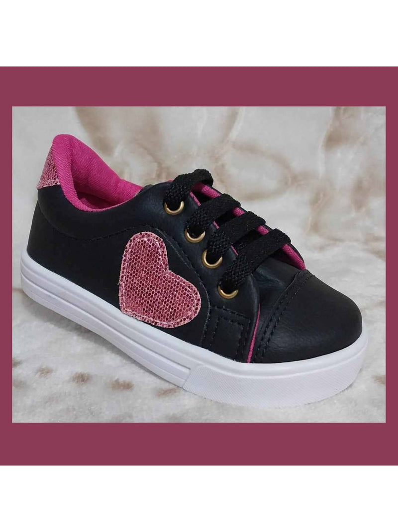 Tênis para bebê preto ou branco com coração rosa menina infantil