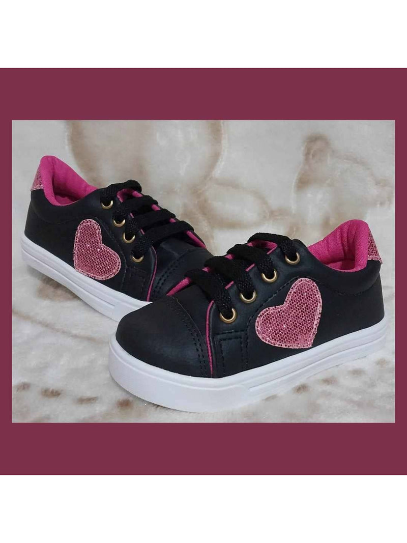 Tênis para bebê preto ou branco com coração rosa menina infantil