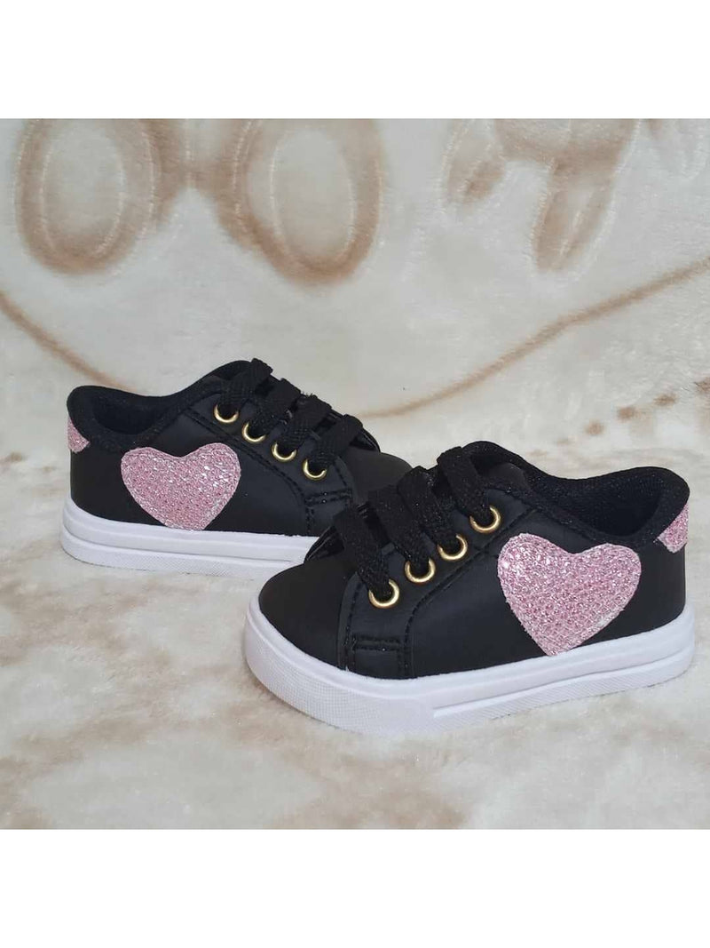 Tênis para bebê preto ou branco com coração rosa menina infantil