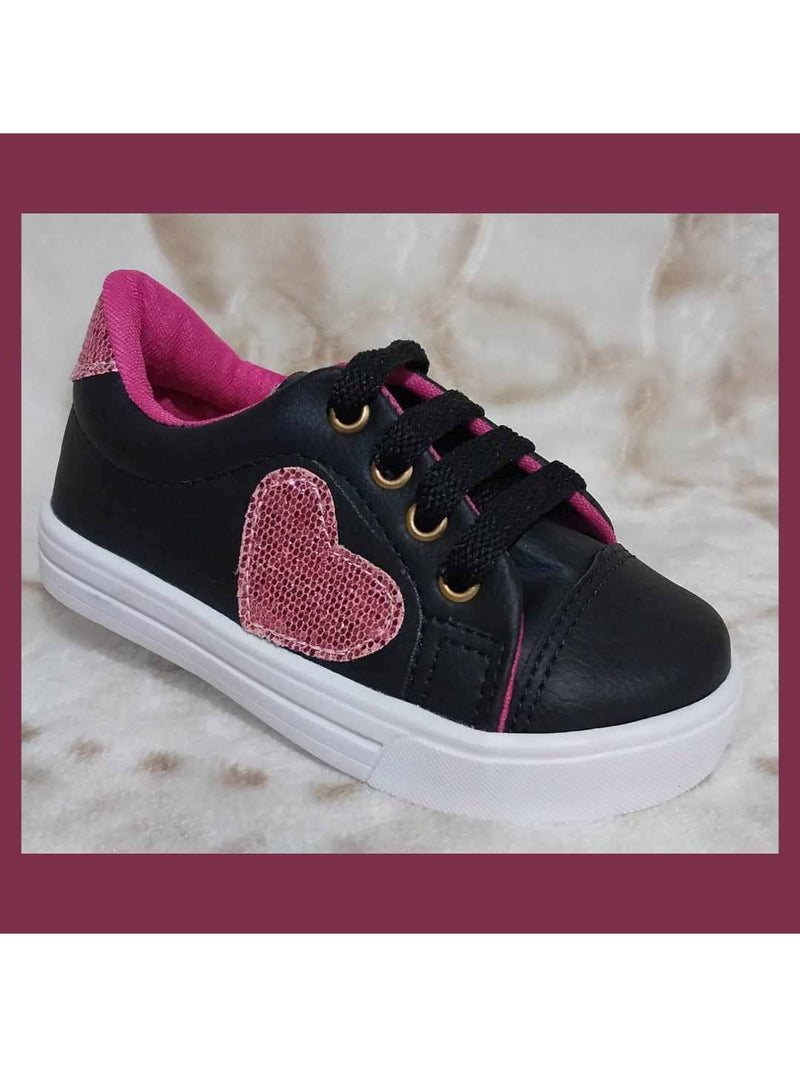 Tênis para bebê preto ou branco com coração rosa menina infantil