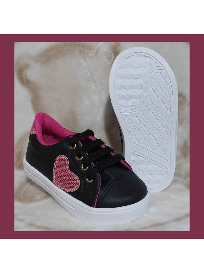 Tênis para bebê preto ou branco com coração rosa menina infantil
