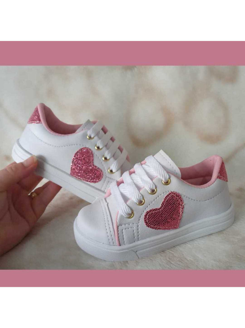Tênis para bebê preto ou branco com coração rosa menina infantil