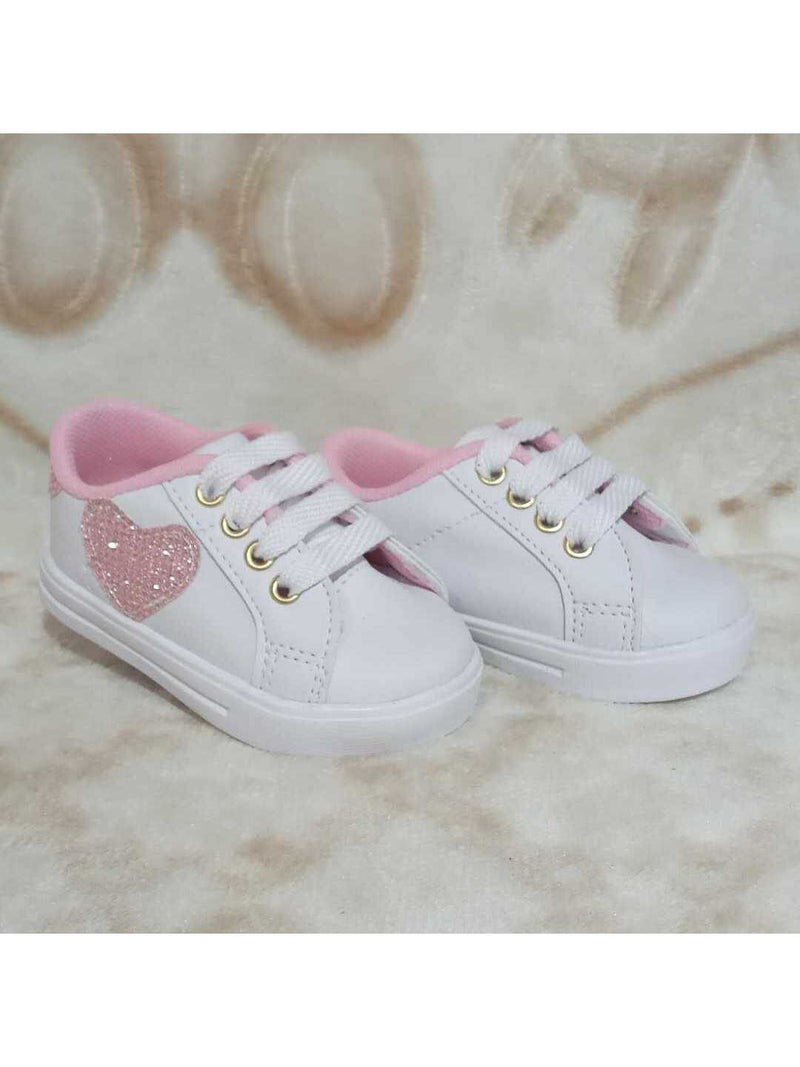 Tênis para bebê preto ou branco com coração rosa menina infantil