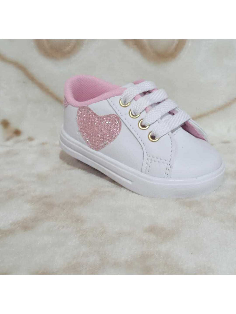 Tênis para bebê preto ou branco com coração rosa menina infantil