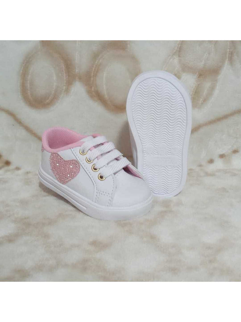 Tênis para bebê preto ou branco com coração rosa menina infantil