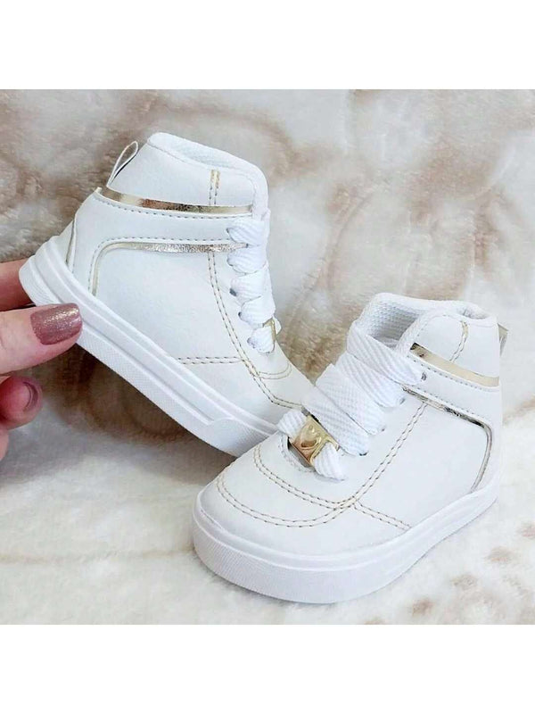 Tênis cano alto estilo botinha branca com dourado detalhe de coração menina infantil