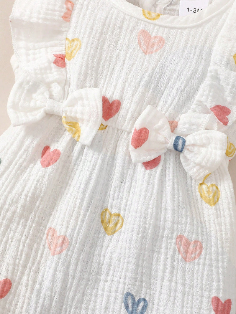 Conjunto de 2 peças para bebê menina, composto por Macaquinho Regata Reverso com Babados e Laço em Formato de Coração + Chapéu, Confortável e Versátil, Primavera/Verão