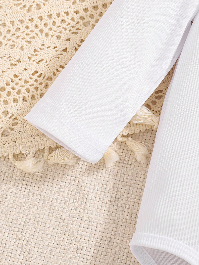 Conjunto de 3 Peças para Bebê Menina - Macacão Longo de Manga Longa com Babado Branco para Outono e Inverno + Calça com Flor de Margarida + Tiara