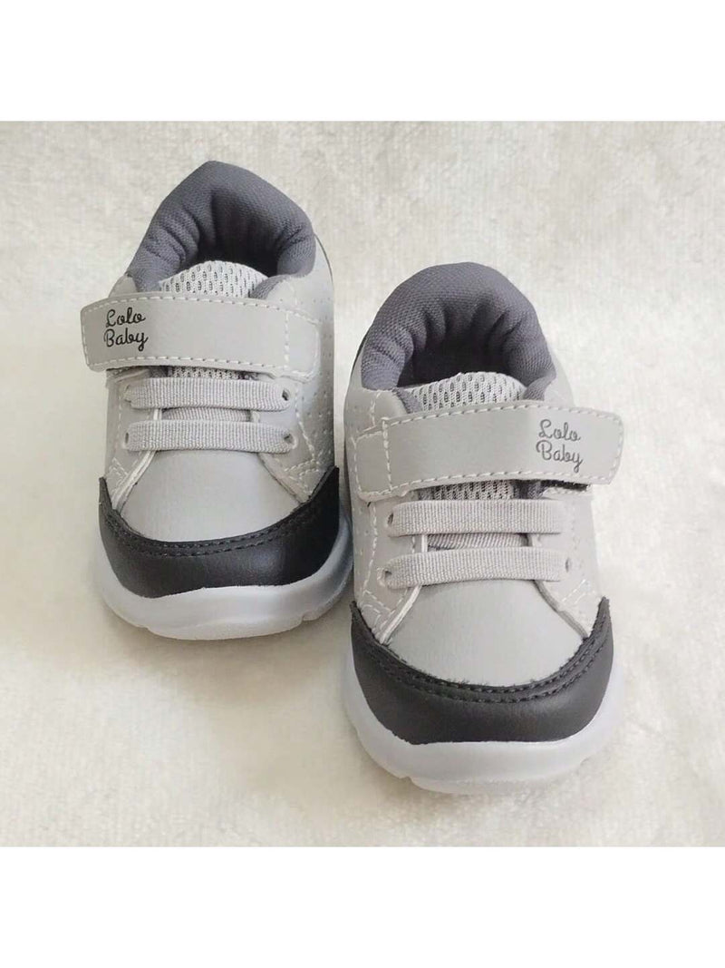 Tênis infantil menino Cinza com Preto com fechamento fácil Promoção estiloso menino Bloguieirnho