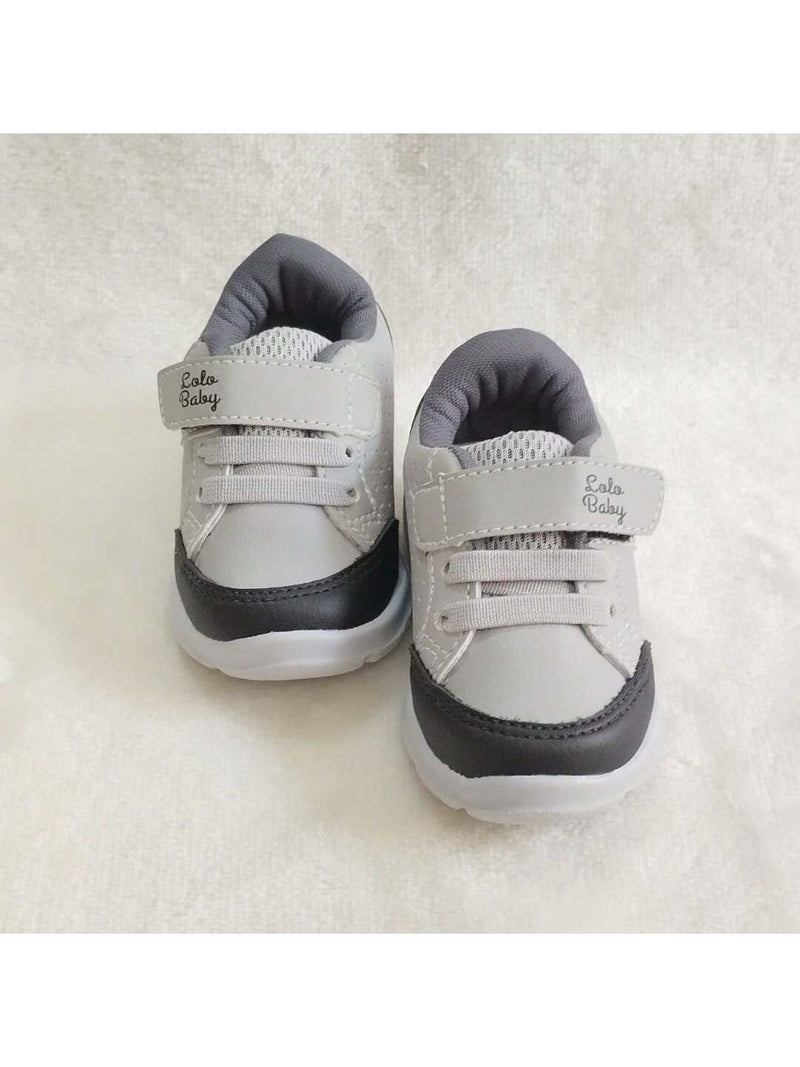 Tênis infantil menino Cinza com Preto com fechamento fácil Promoção estiloso menino Bloguieirnho