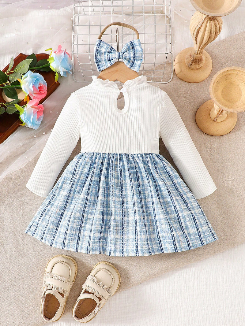 Souflis Souflis Vestido de Manga Longa Branco de Primavera para Bebê Menina, Estampado com Retalhos e Xadrez Azul, com Tiara, Casual e na Moda, Adequado para Brincadeiras ao Ar Livre