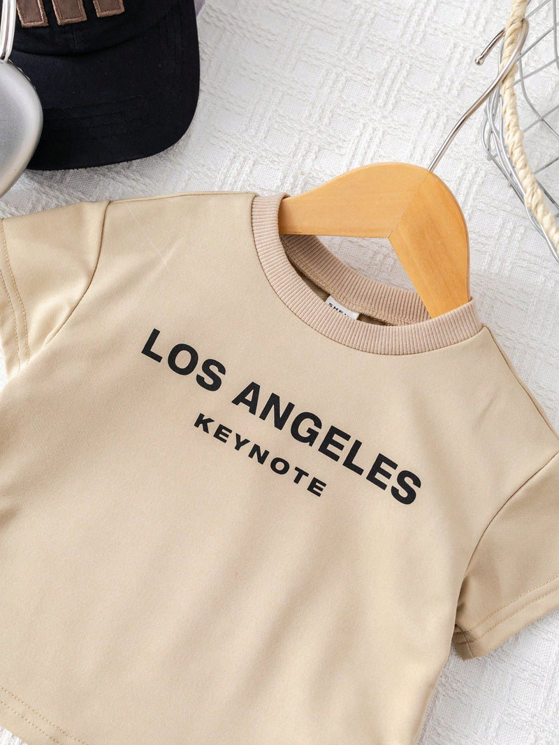 3 Peças/Conjunto Babybo Kids Verão Casual Camiseta de Manga Curta com Padrão de Letras, Shorts de Cintura Elástica com Bolsa Transversal