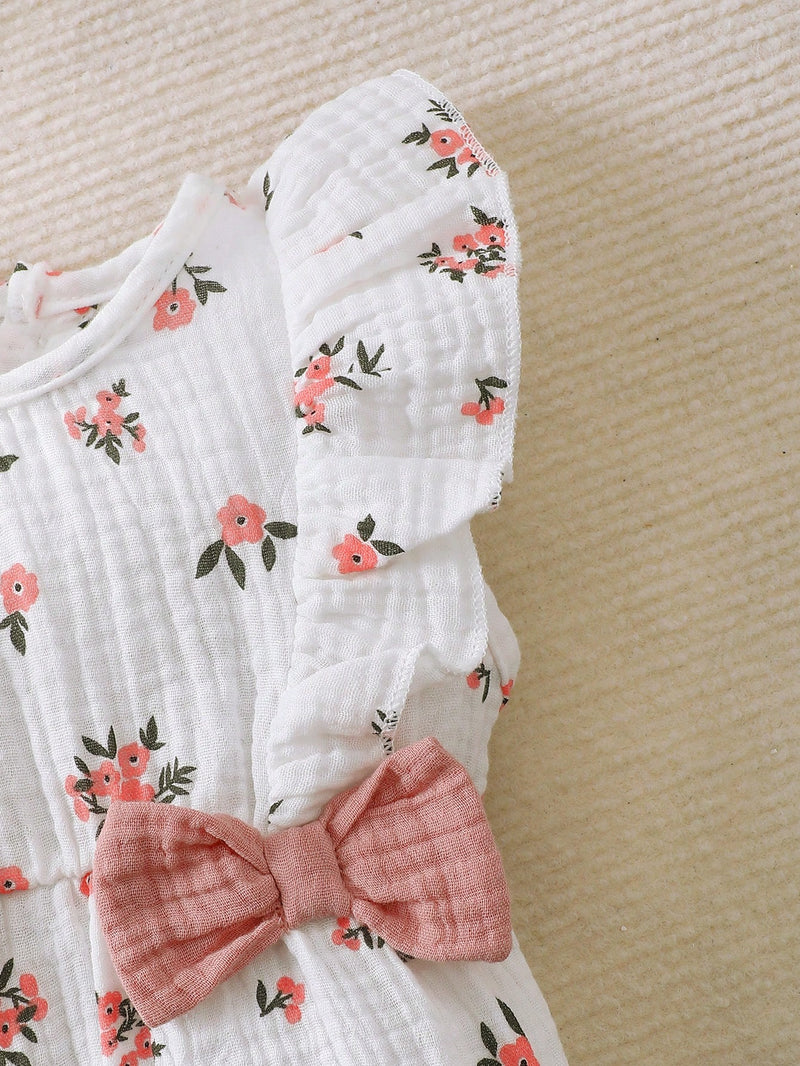 Conjunto de 2 peças para bebê menina, composto por Macaquinho Regata Reverso com Babados e Laço em Formato de Coração + Chapéu, Confortável e Versátil, Primavera/Verão