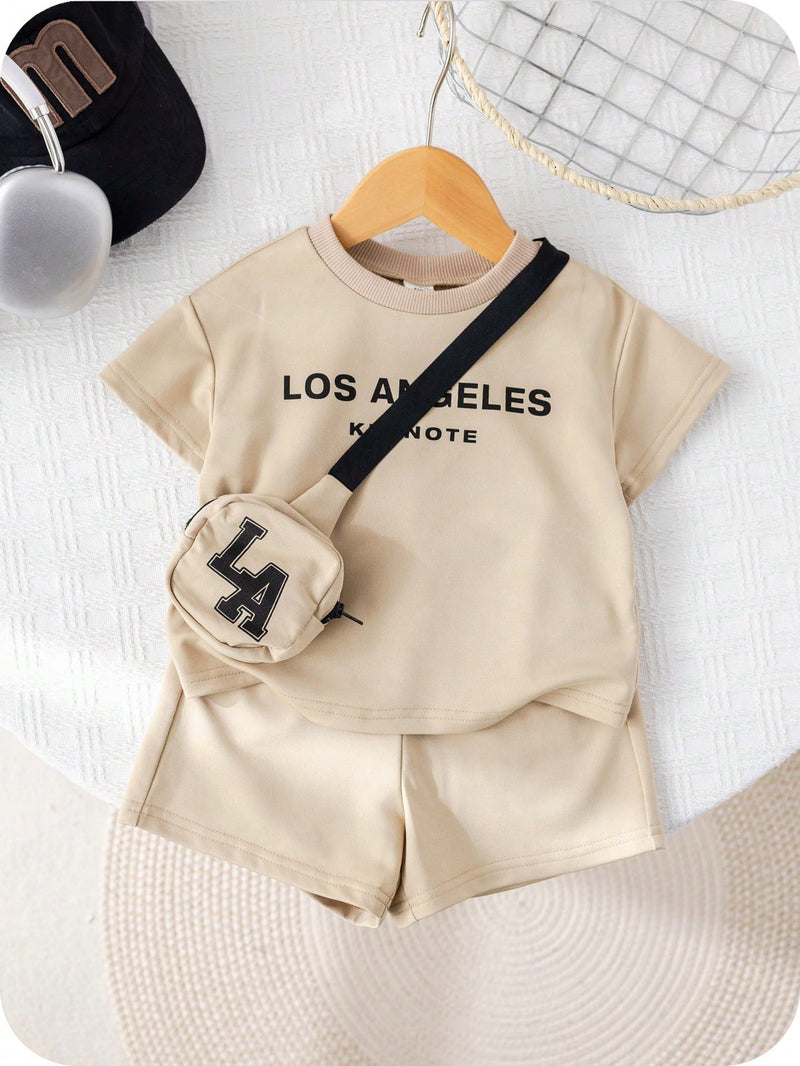 3 Peças/Conjunto Babybo Kids Verão Casual Camiseta de Manga Curta com Padrão de Letras, Shorts de Cintura Elástica com Bolsa Transversal