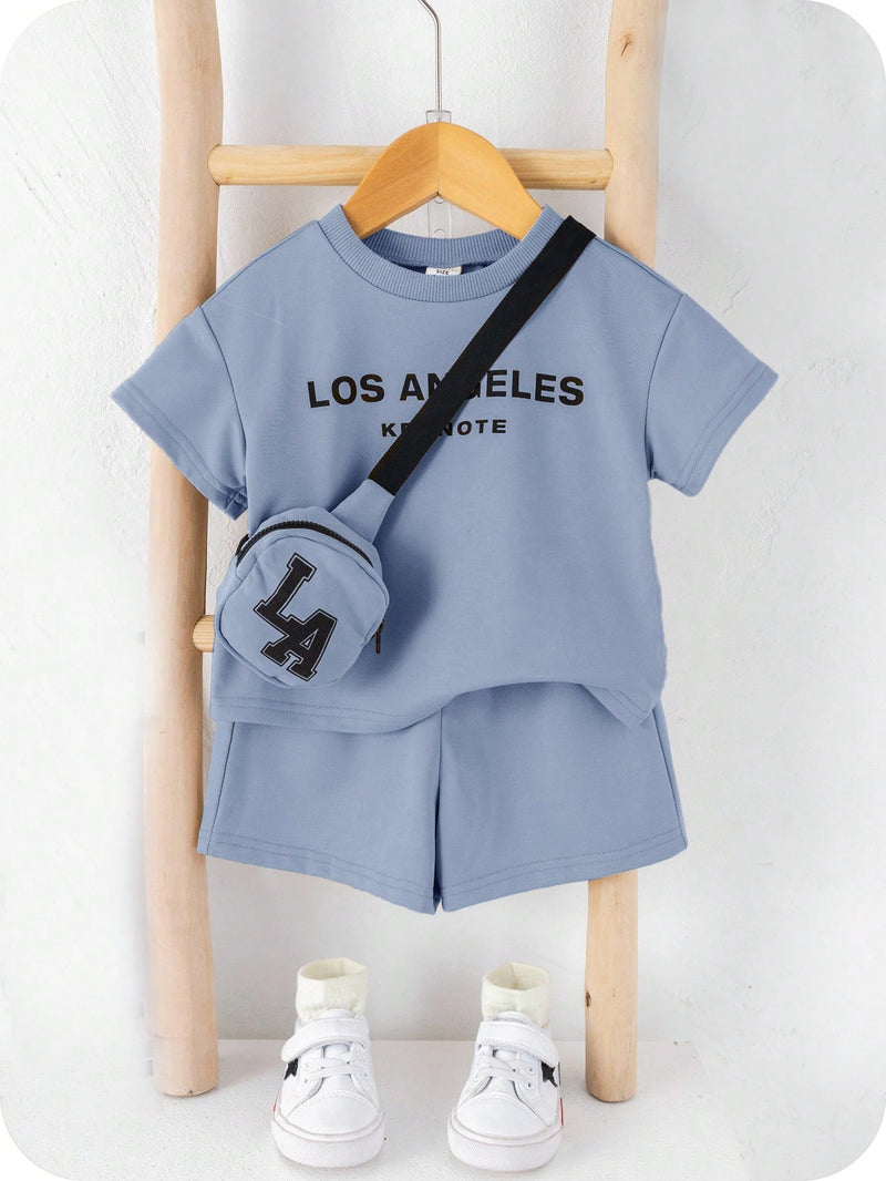 3 Peças/Conjunto Babybo Kids Verão Casual Camiseta de Manga Curta com Padrão de Letras, Shorts de Cintura Elástica com Bolsa Transversal