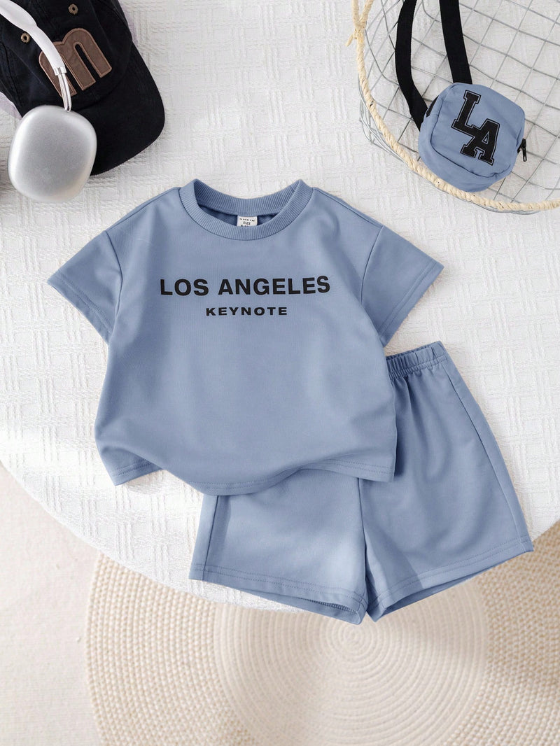 3 Peças/Conjunto Babybo Kids Verão Casual Camiseta de Manga Curta com Padrão de Letras, Shorts de Cintura Elástica com Bolsa Transversal