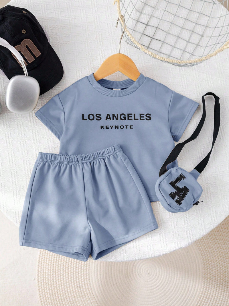 3 Peças/Conjunto Babybo Kids Verão Casual Camiseta de Manga Curta com Padrão de Letras, Shorts de Cintura Elástica com Bolsa Transversal