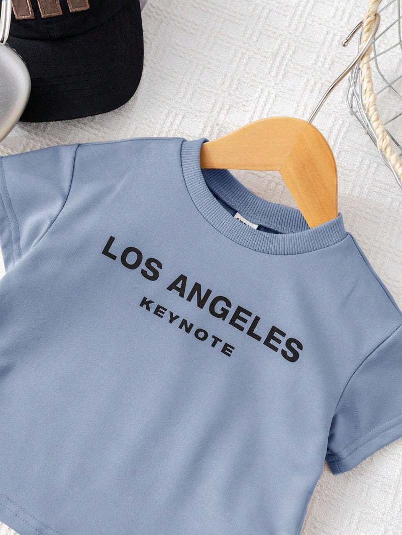 3 Peças/Conjunto Babybo Kids Verão Casual Camiseta de Manga Curta com Padrão de Letras, Shorts de Cintura Elástica com Bolsa Transversal
