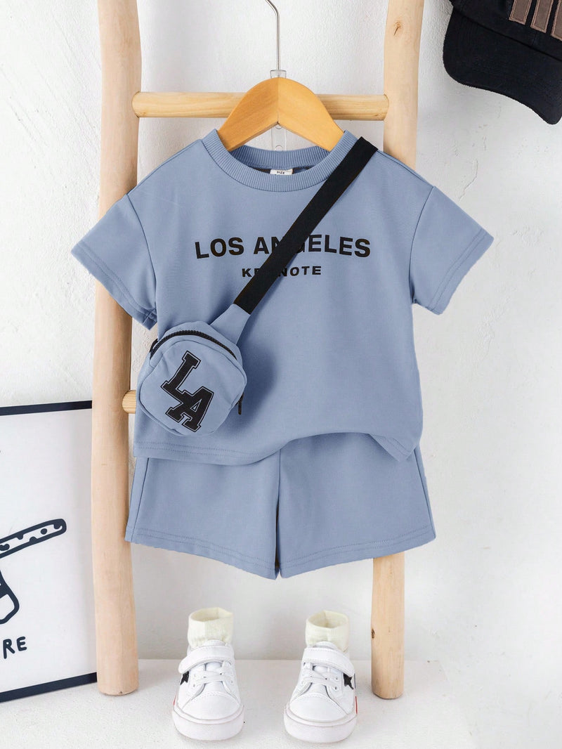 3 Peças/Conjunto Babybo Kids Verão Casual Camiseta de Manga Curta com Padrão de Letras, Shorts de Cintura Elástica com Bolsa Transversal